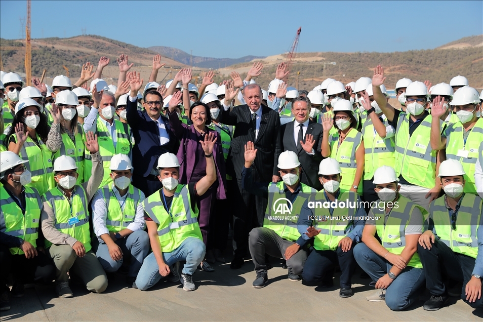 أردوغان يتفقد أعمال بناء محطة "آق قويو" للطاقة النووية