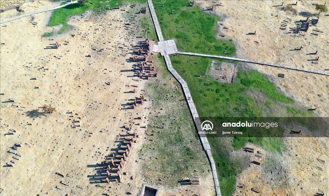 Ahlat Selçuklu Meydan Mezarlığı'nda çok sayıda çocuk mezarı tespit edildi