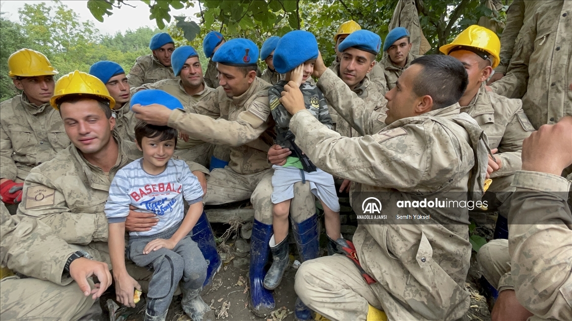 Kastamonu'da sel felaketinin yaraları jandarmanın desteğiyle sarıldı