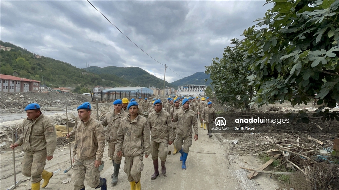 Kastamonu'da sel felaketinin yaraları jandarmanın desteğiyle sarıldı