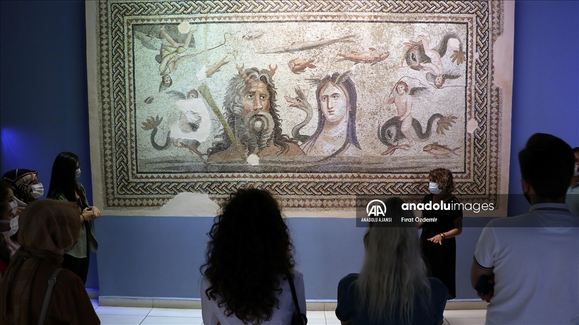 Zeugma Mozaik Müzesi'nin "gönüllü gençleri"ne tarihi ortamda müzecilik deneyimi