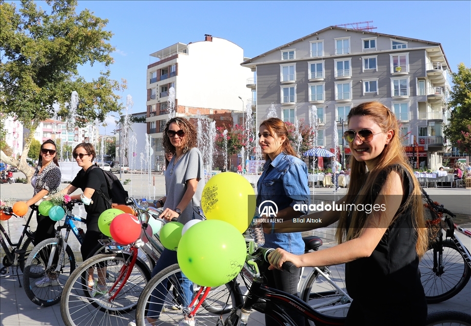 تركيات يحتفلن بـ"اليوم العالمي للمدن بدون سيارات"