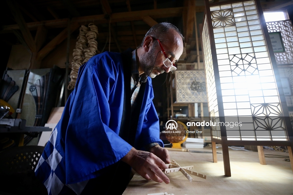 Japonların altı asırlık kumiko sanatı Hikmet öğretmenin elinde canlanıyor