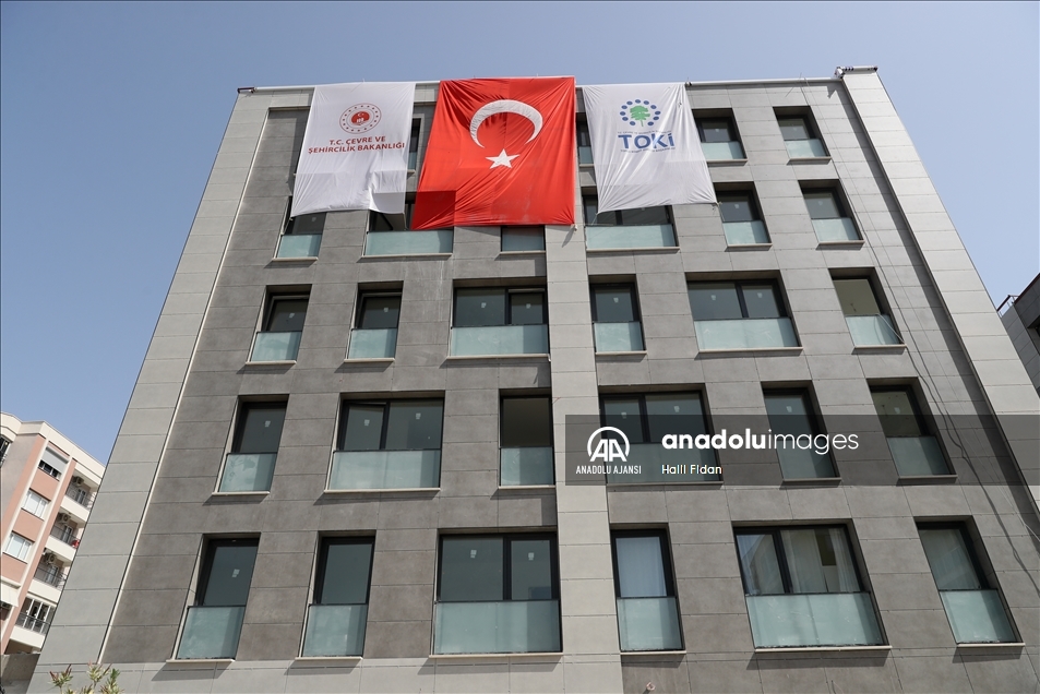 İzmir'deki deprem konutlarının teslimine depremin yıl dönümünde başlanacak