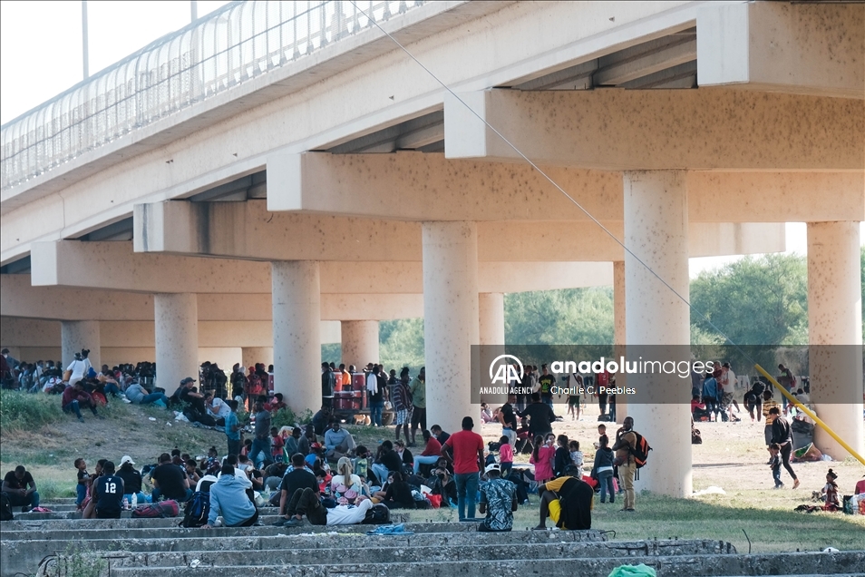 Las difíciles condiciones de los miles de migrantes que permanecen bajo el puente fronterizo entre México y Estados Unidos