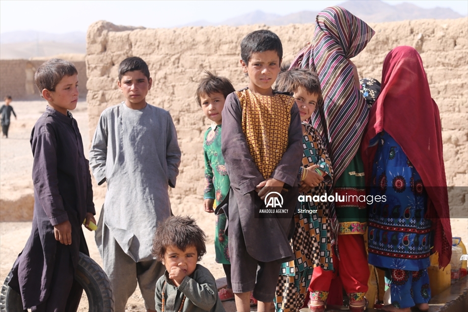 La vida de los niños desplazados en los campos de refugiados en Afganistán
