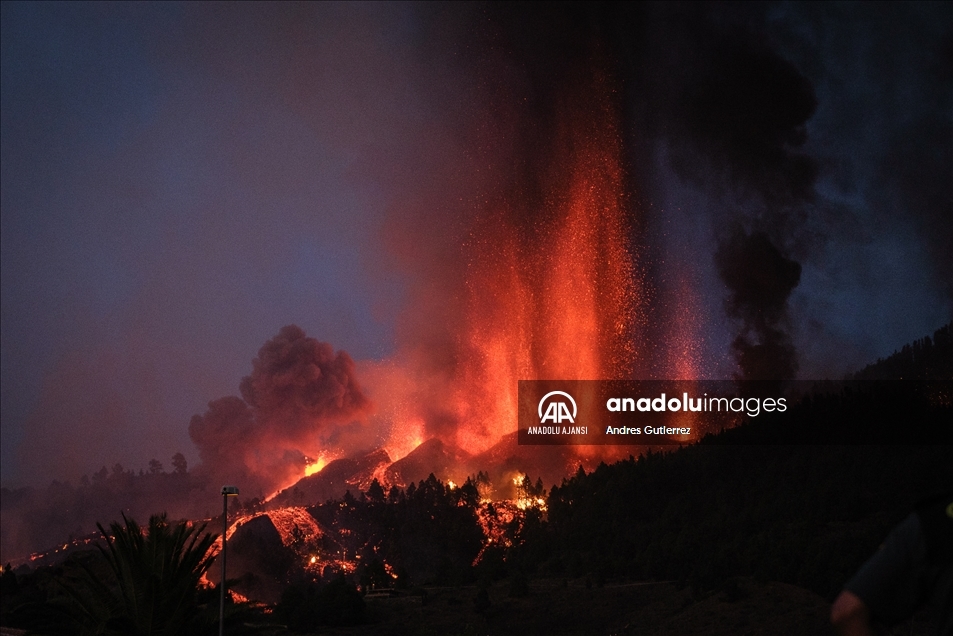 Kanarya Adaları'ndaki Cumbre Vieja Yanardağı'nda patlama gerçekleşti