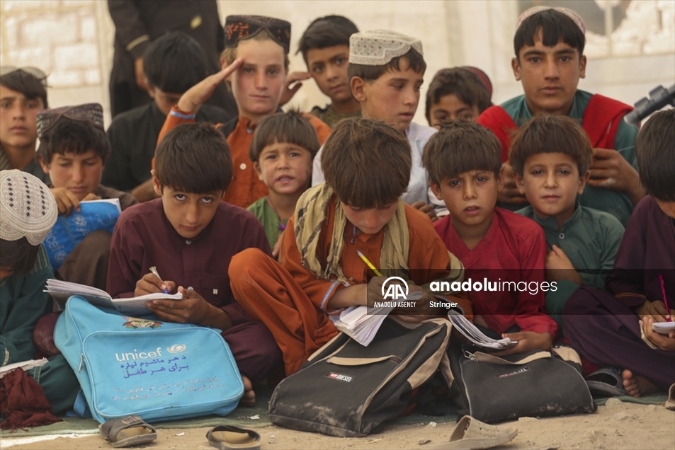 La vida de los niños desplazados en los campos de refugiados en Afganistán