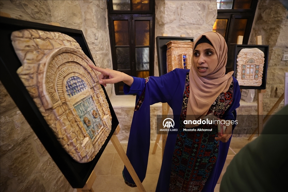 Filistinli sanatçıların Kudüs konulu seramik çalışmalarının yer aldığı sergi Doğu Kudüs'te ziyarete açıldı