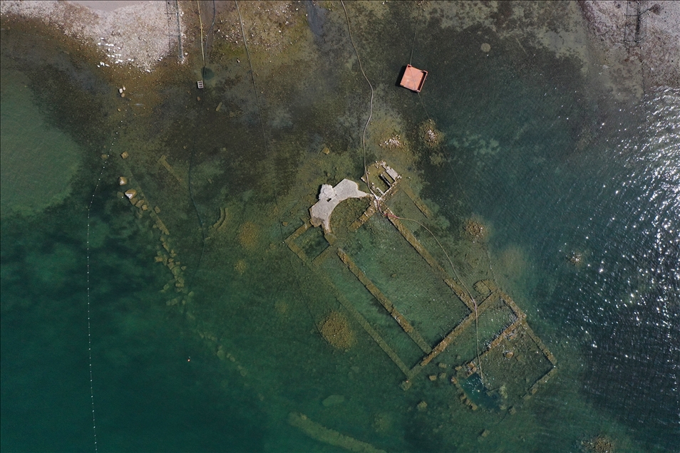 İznik Gölü'nün bazı bölümlerinde su kıyıdan 30 metre çekildi