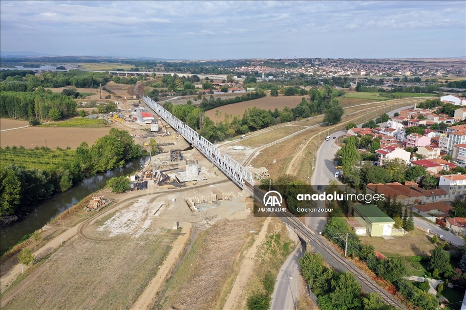 Halkalı-Kapıkule Demir Yolu Projesi'nin Edirne'deki viyadük çalışmaları sürüyor