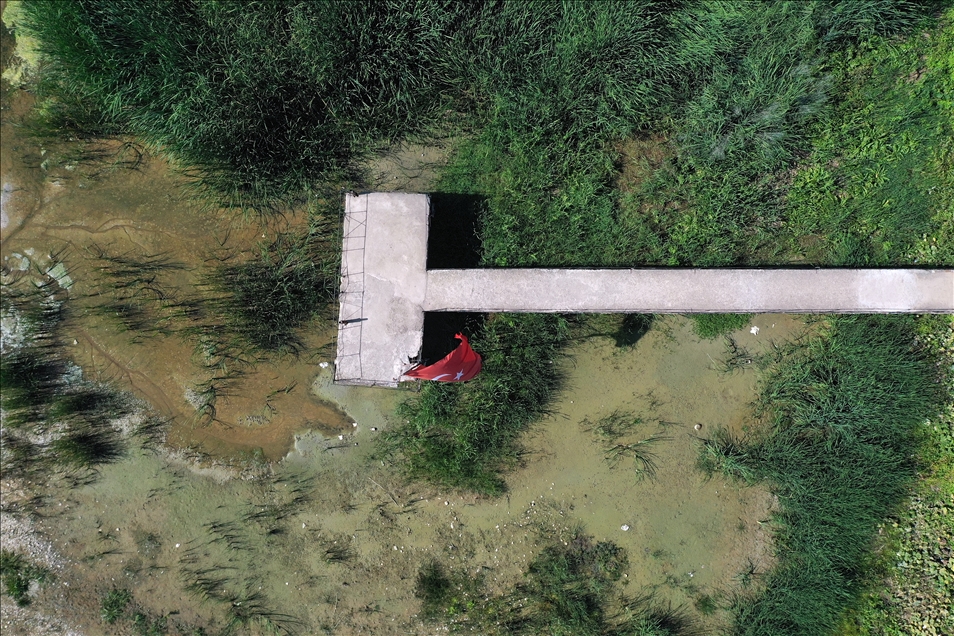 İznik Gölü'nün bazı bölümlerinde su kıyıdan 30 metre çekildi