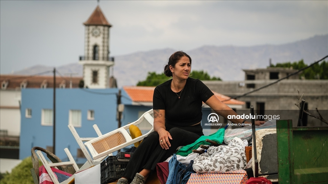 Kanarya Adaları'nda faaliyete geçen yanardağdan dolayı bölgedeki 5 bin kişi tahliye ediliyor