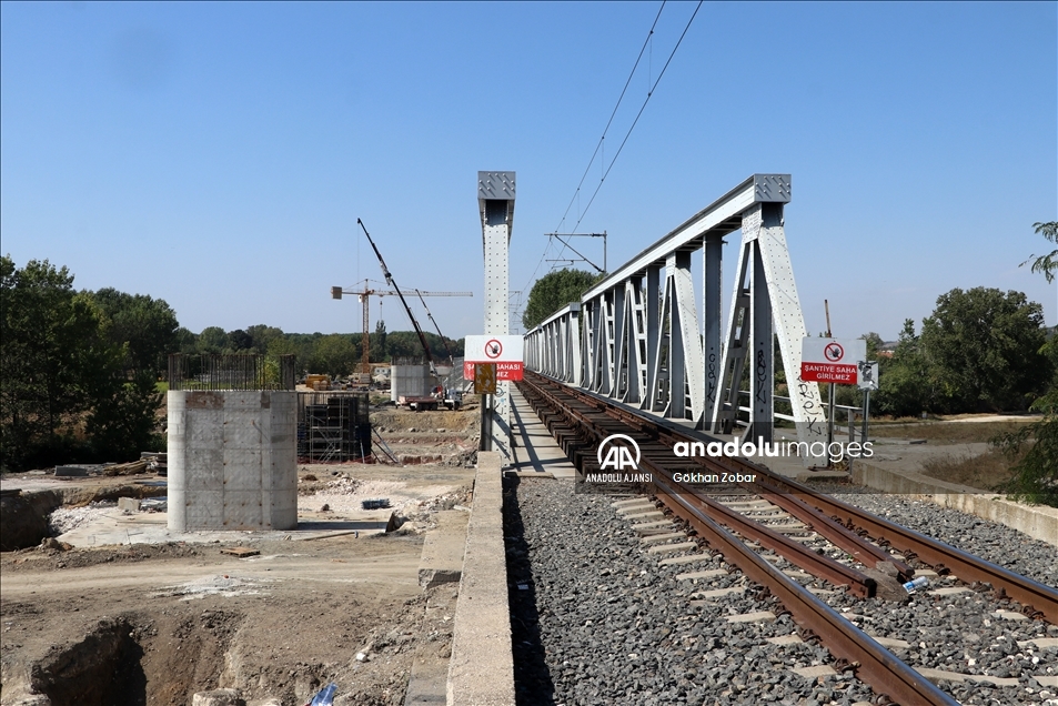 Halkalı-Kapıkule Demir Yolu Projesi'nin Edirne'deki viyadük çalışmaları sürüyor
