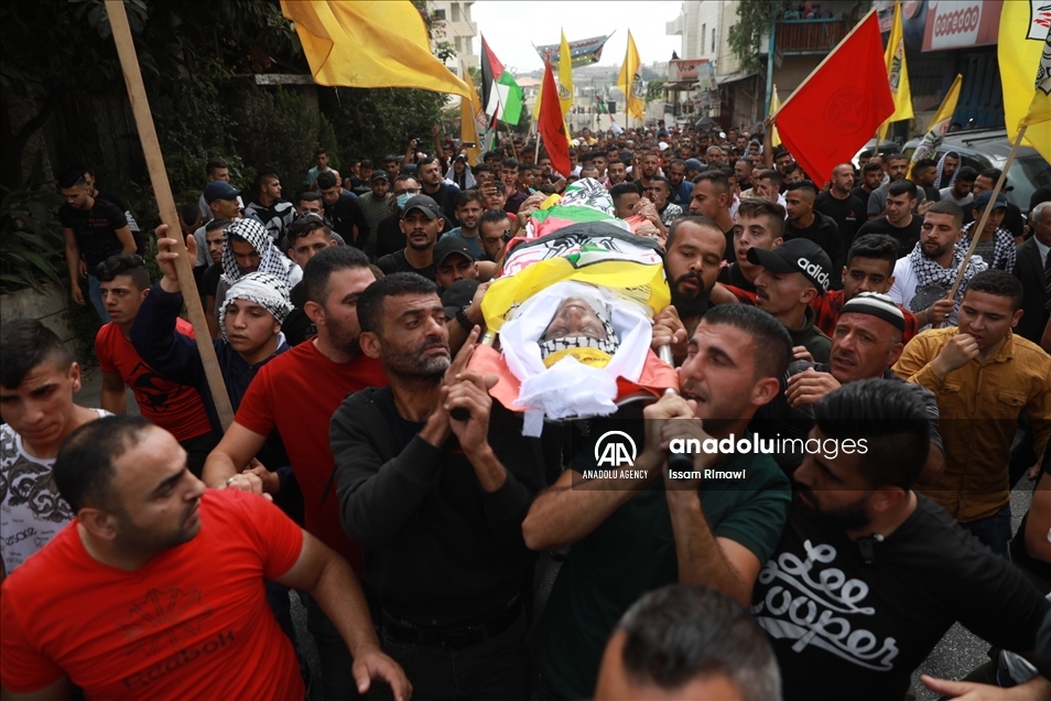 تشييع جثمان فلسطيني أفرجت إسرائيل عنه في الرمق الأخير