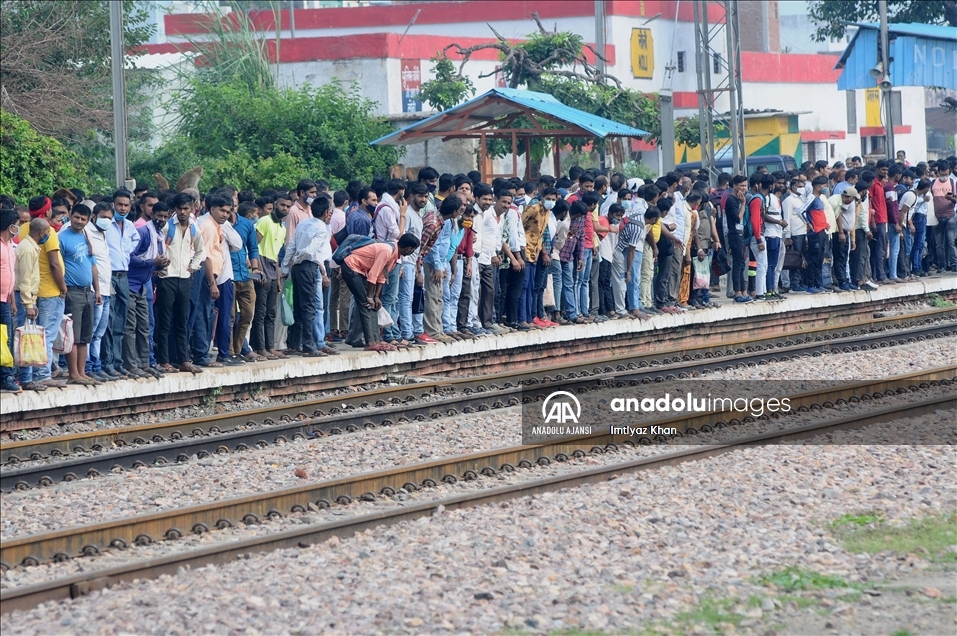 GHAZIABAD, INDIA - SEPTEMBER 23: Indian Passengers stand in long queue to board local train from Noli a railway station during the ongoing Coronavirus Disease (COVID-19) outbreak in Ghaziabad, Uttar Pradesh, India on September 23, 2021:Imtiyaz Khan
