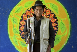Los indígenas de la guardia embera chamí y embera katio se entrenan en su natal región de Risaralda en Colombia