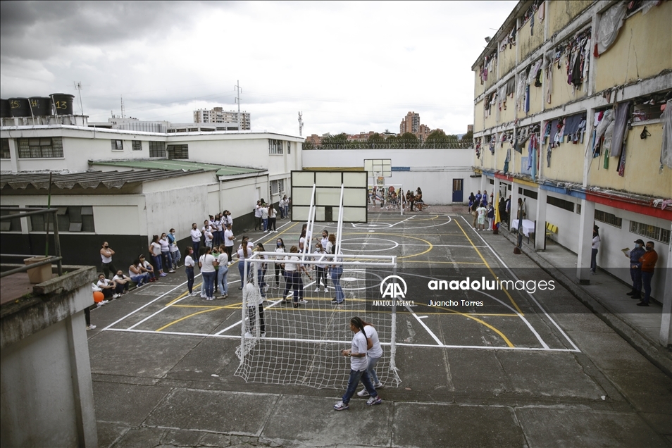 Un día de baile y juego en la cárcel El Buen Pastor en Bogotá, Colombia