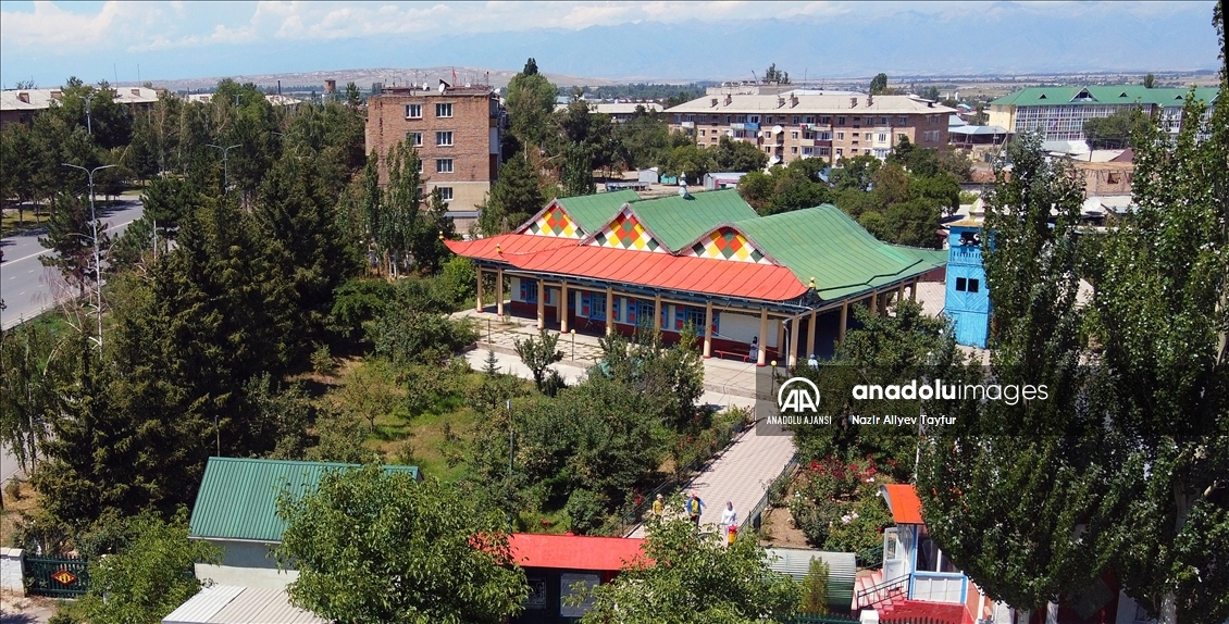 Kırgızistan'ın "çivisiz" tek camisi ihtişamıyla görenleri hayran bırakıyor
