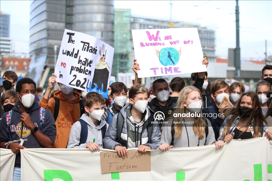 Avusturya’da çevreciler iklim değişikliğine dikkat çekmek için protesto düzenledi