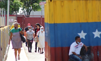 Flujo migratorio en el puente internacional Simón Bolívar, en la frontera entre Colombia y Venezuela
