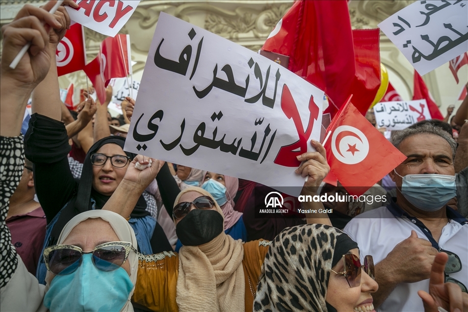 تونس.. وقفة ضد القرارات الاستثنائية لرئيس البلاد