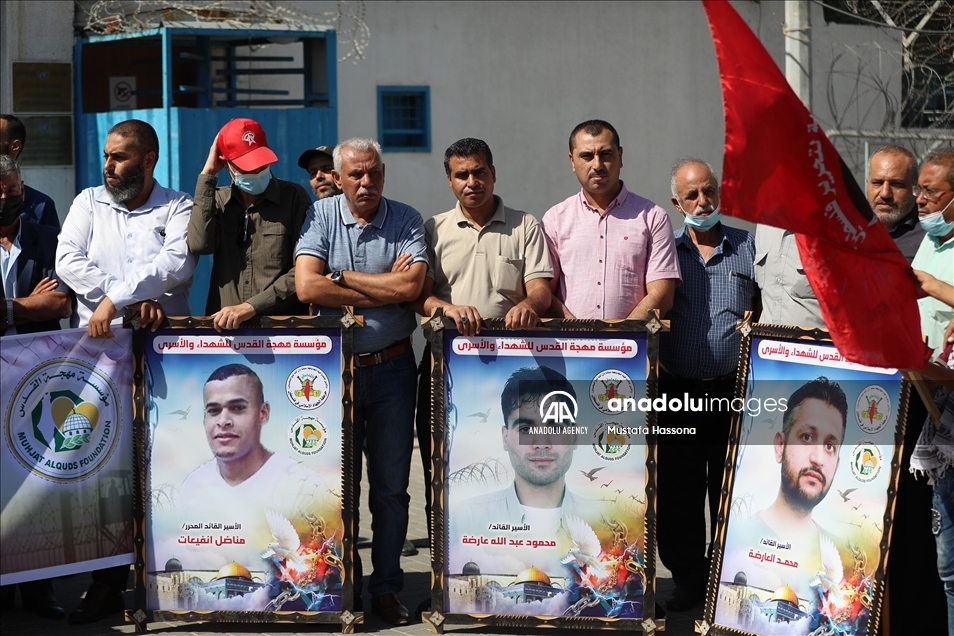 غزة.. وقفة تضامن مع الأسرى في سجون إسرائيل