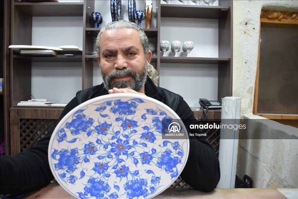 Çömlek yapımı ve çini işlemeciliğiyle Türk kültürünü dünyaya tanıtıyorlar