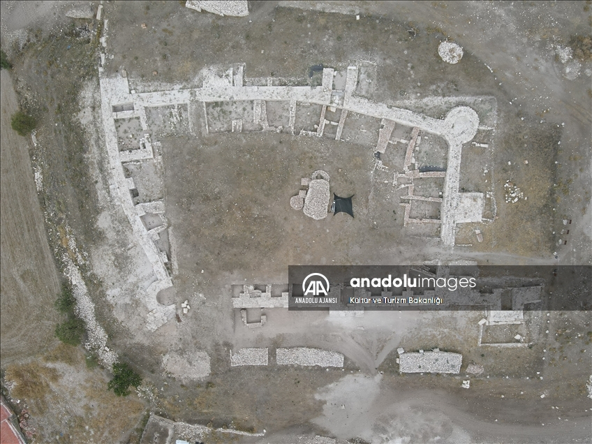Amorium Antik Kenti'nde 800 yıllık "demir saban" bulundu