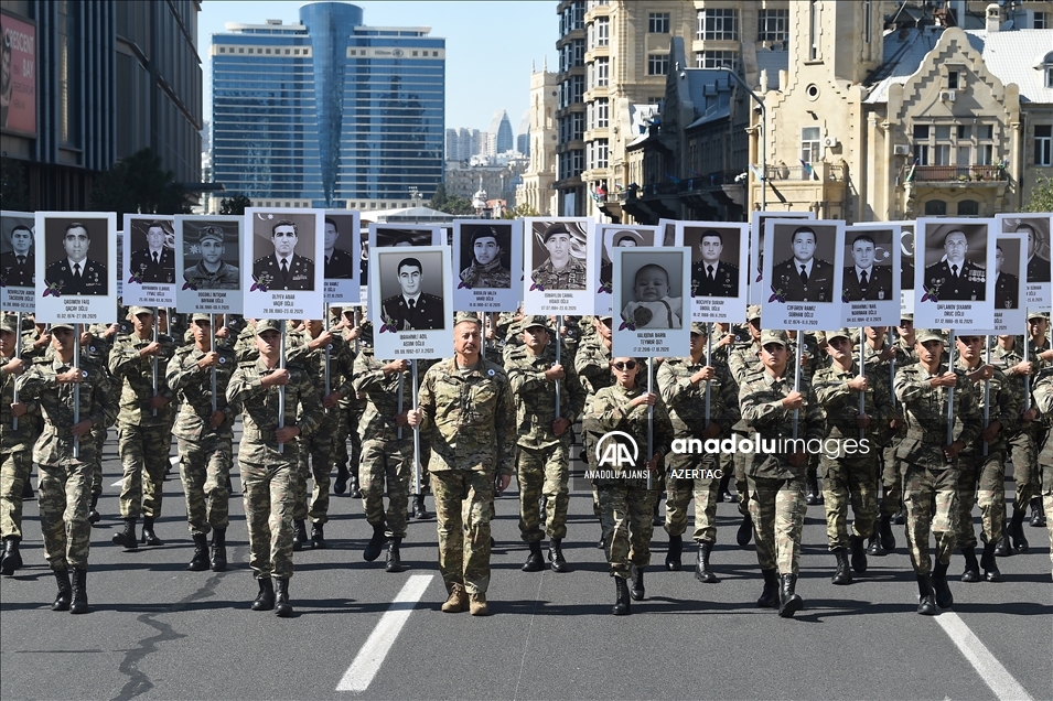 Azerbaycan'da, 2. Karabağ Savaşı şehitlerinin anısına yürüyüş düzenlendi 