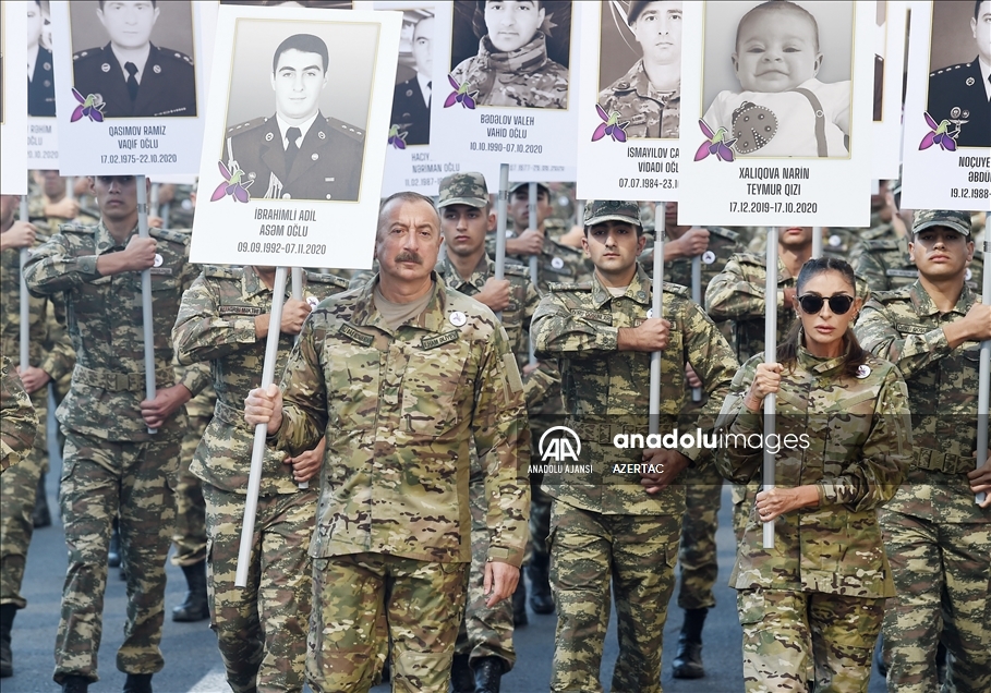 Azerbaycan'da, 2. Karabağ Savaşı şehitlerinin anısına yürüyüş düzenlendi 