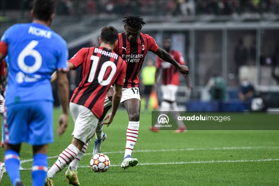  El AC Milan se adelanta 1 a 0 en el marcador ante el Atlético Madrid en partido de la Liga de Campeones de la UEFA