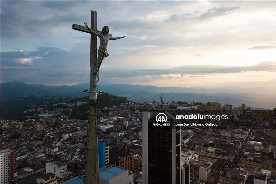 La imponente Catedral Basílica de Nuestra Señora del Rosario de Manizales, Colombia