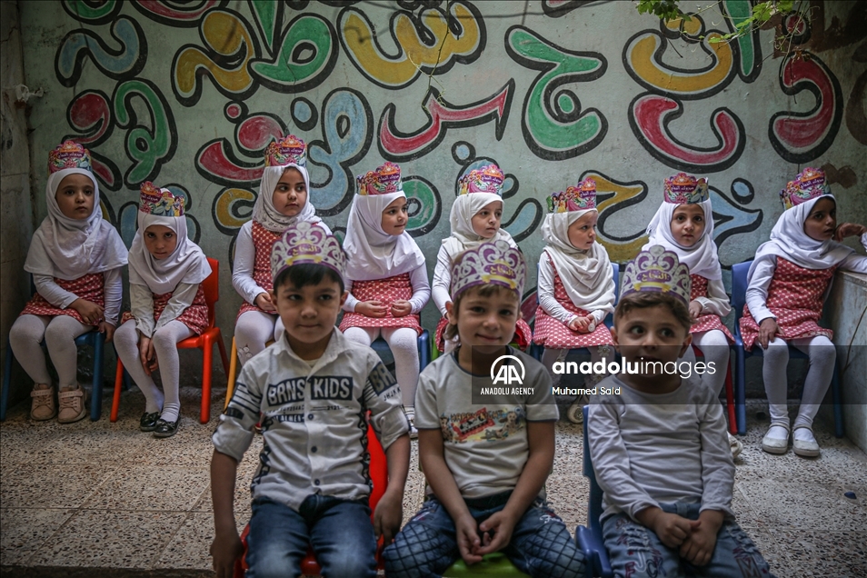 Une Syrienne, qui a perdu son mari et ses enfants, s’occupe d’orphelins dans l’école qu’elle a ouverte