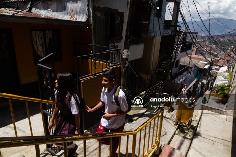 Así Es El Barrio Que Fundó Pablo Escobar En Medellín Colombia Anadolu Ajansı 2167