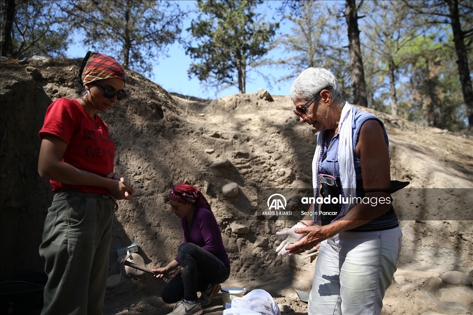 Yumuktepe Höyüğü'nde 4 bin 500 yıllık küpün yer aldığı yapı bulundu