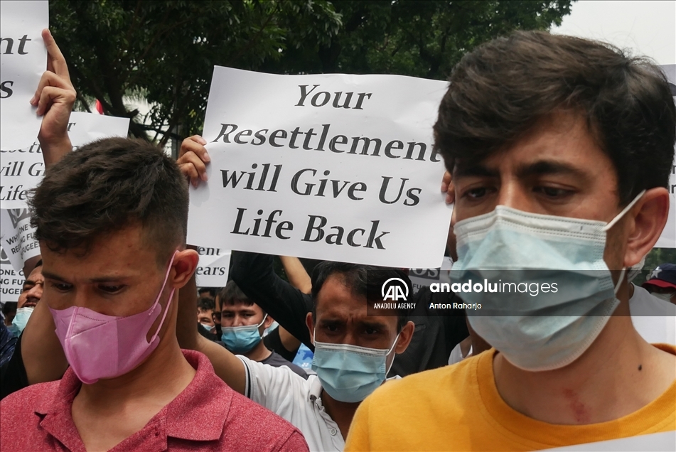 Pengungsi Afghanistan gelar aksi di depan gedung UNHCR