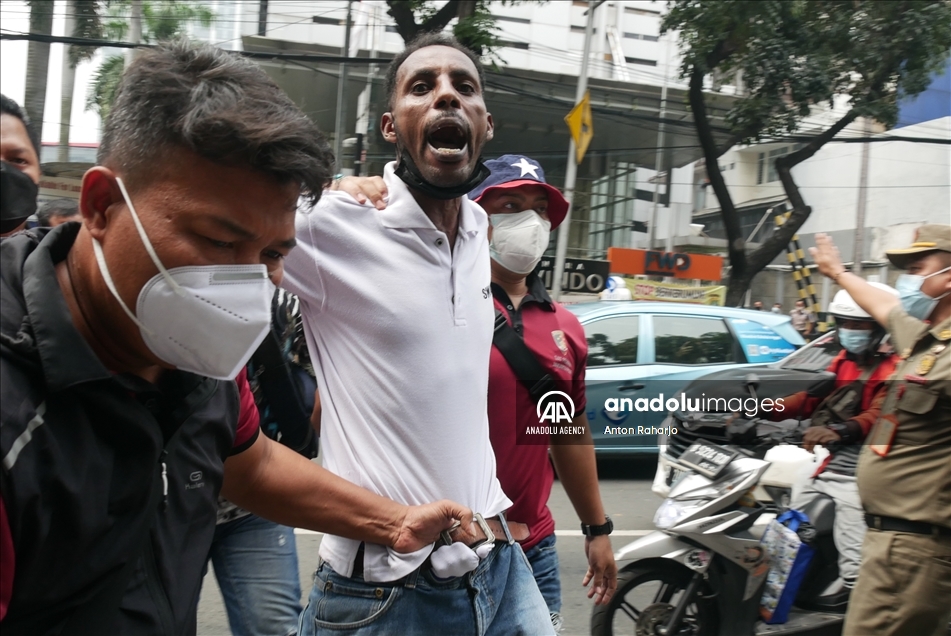 Pengungsi Afghanistan gelar aksi di depan gedung UNHCR