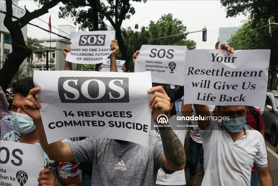 Pengungsi Afghanistan gelar aksi di depan gedung UNHCR