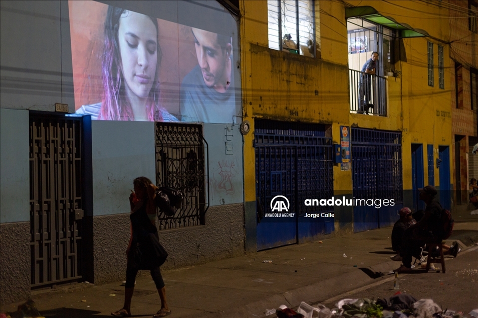 Bioskop jalanan bagi warga miskin di Kolombia