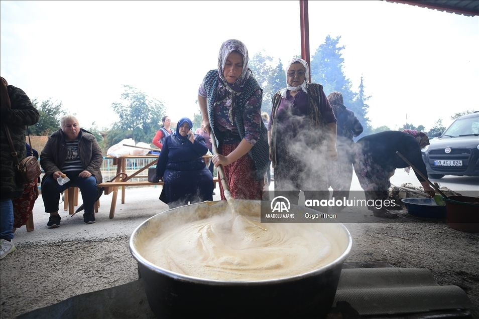 Kırklareli'nde köylü kadınlara "bulama" yapımı anlatıldı