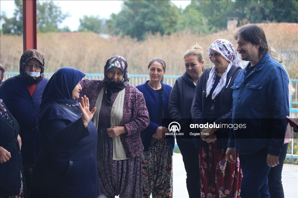 Kırklareli'nde köylü kadınlara "bulama" yapımı anlatıldı