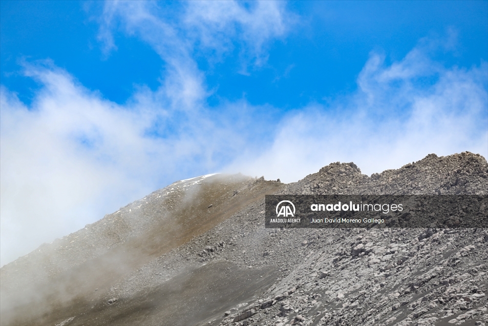 El volcán Nevado del Ruiz atrae a cientos de turistas al año en Colombia