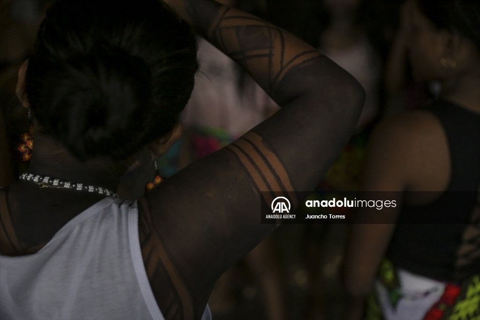 Las tradiciones ancestrales que rescatan las mujeres de la comunidad indígena embera dobidá en Colombia