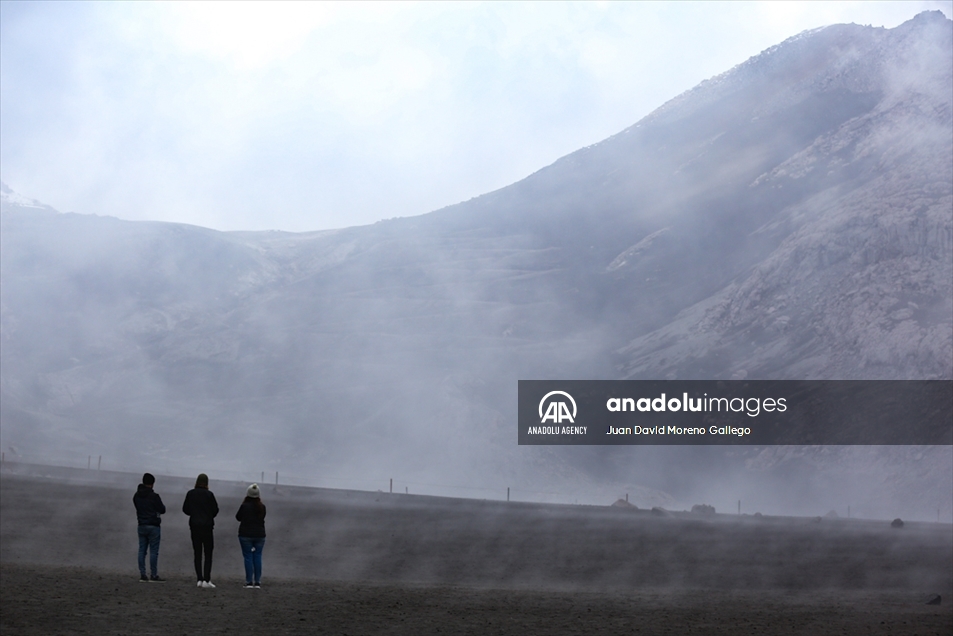 El volcán Nevado del Ruiz atrae a cientos de turistas al año en Colombia