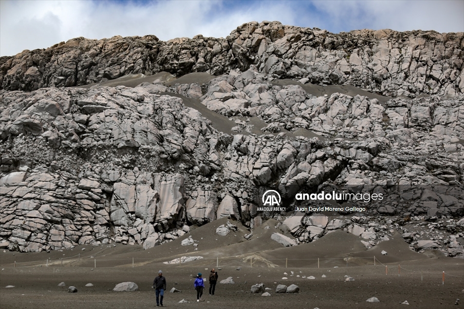 El volcán Nevado del Ruiz atrae a cientos de turistas al año en Colombia