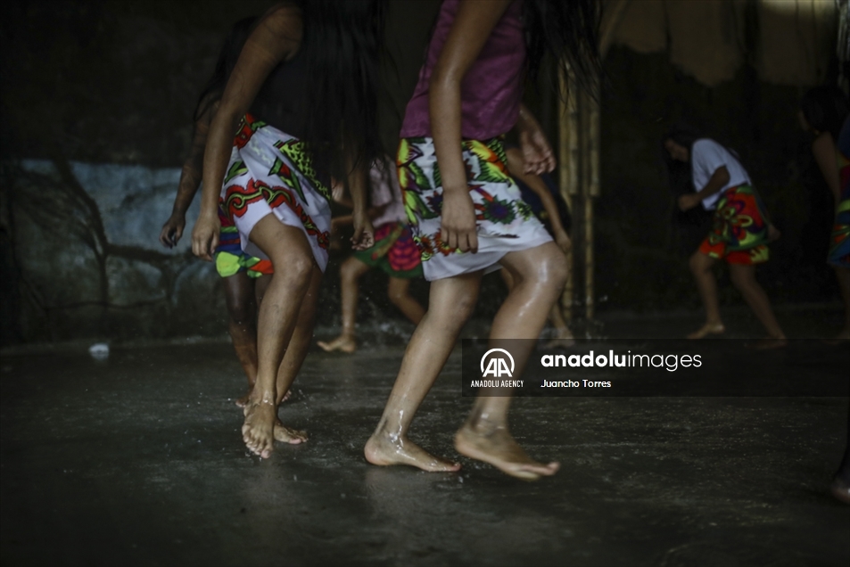 Las tradiciones ancestrales que rescatan las mujeres de la comunidad indígena embera dobidá en Colombia