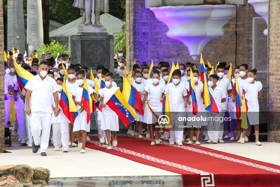 Colombia conmemoró el bicentenario de la Constitución de 1821 en medio de la apertura comercial de su frontera con Venezuela.