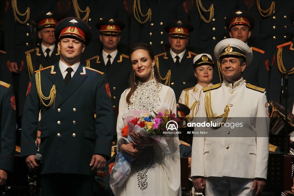Rus Kızılordu Korosu ve Haluk Levent Fethiye'de konser verdi
