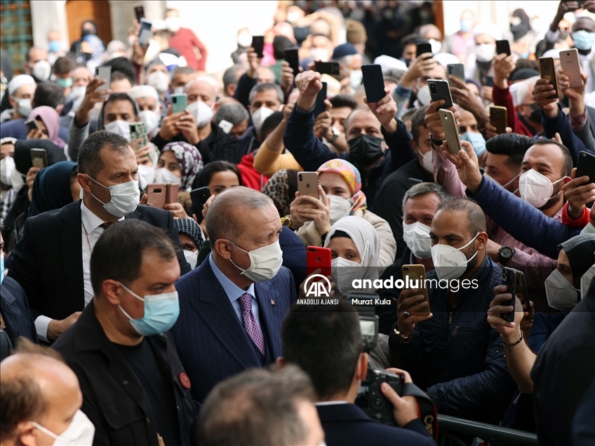 Cumhurbaşkanı Erdoğan, cuma namazını Eyüp Sultan Camisi'nde kıldı